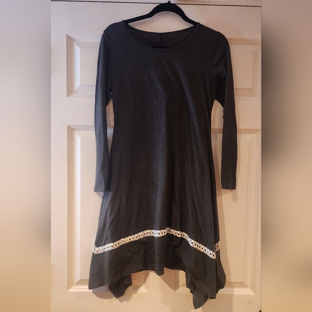 Leezeshaw gray and white long sleeve dress S